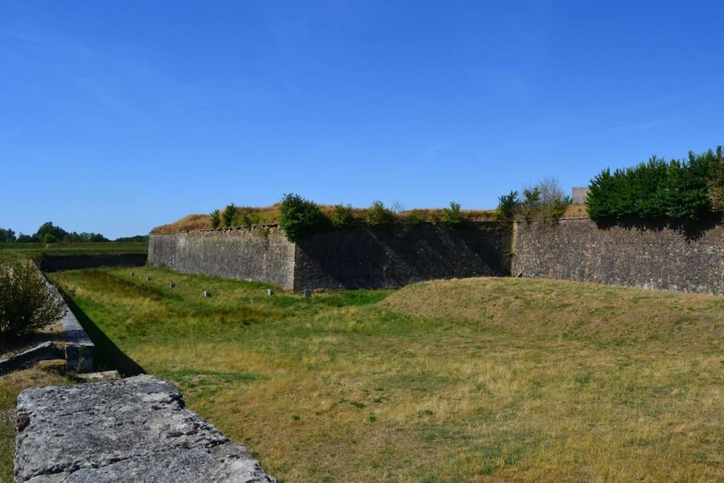 L'Escale Des Remparts Villa Rocroi Bagian luar foto
